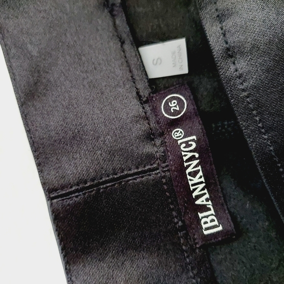 Blank NYC Black Vegan Leather Classic Look Skinny Zip Pockets Moto Pants P1085 - Picture 5 of 8